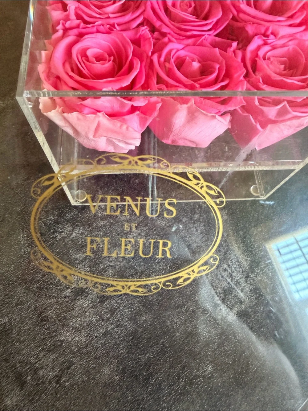 Venus et fleur pink 9 eternity roses in plastic container